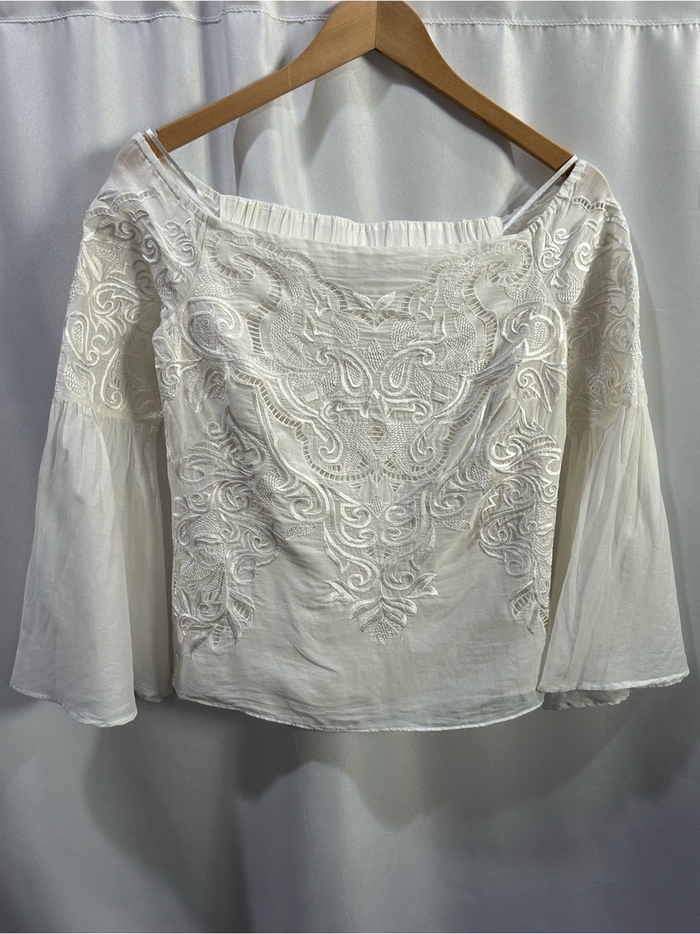 INTERMIX AARON White Off-Shoulder Embroidered Peasant Blouse EUC